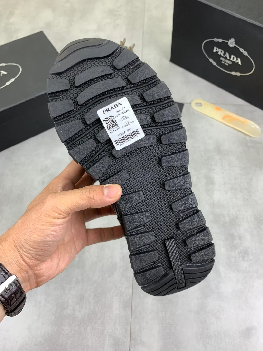 Men's men's shoes 💰P540💰 [New model] popular models are on the official website, 🆘 Trendy brand (Prada) mainly promotes popular models, avant-garde and versatile fashion men's shoes private version mold opening, cowhide surface splicing 1:1 replica... fashionable and simple, original imported cowhide lining cowhide feet; the atmosphere and personality are more fashionable, eye-catching and pursuing class. It will subvert the old idea and be a must-have for fashion trendsetters with you! Must keep it for yourself! Tall and comfortable, large and low, high-end quality workmanship. Code number: 38-44; 2 colors available.